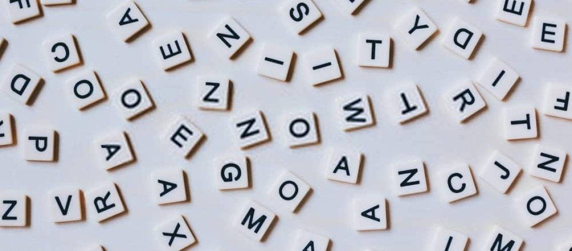 شرح قاعدة الحروف الكبيرة الانجليزية Capital letters و 20 إستخدام لها